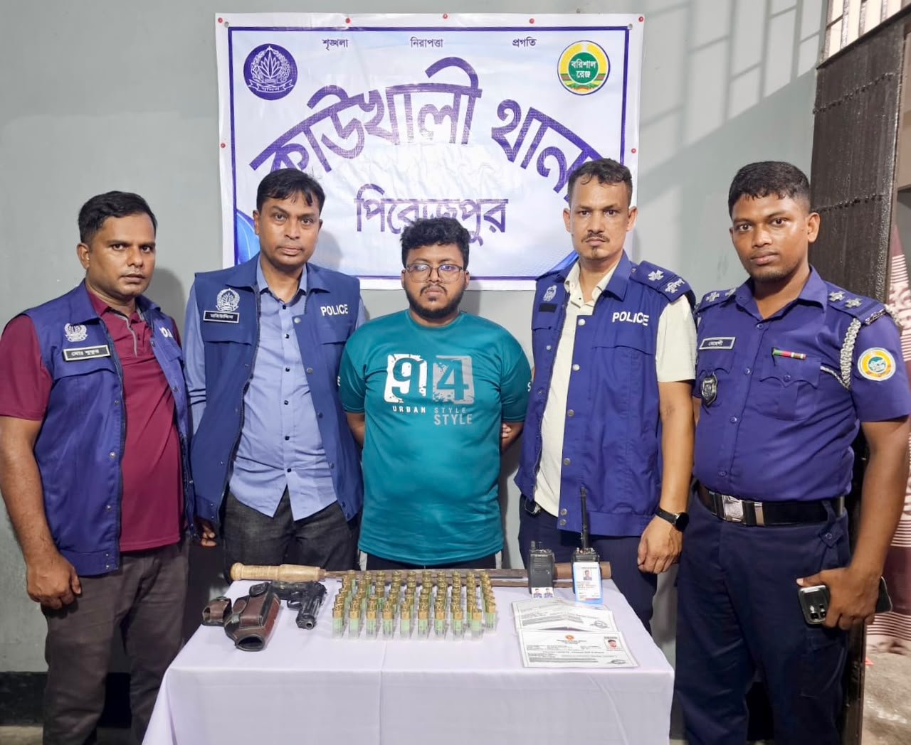 কাউখালীতে ৬৯ রাউন্ড শর্টগানের গুলি উদ্ধার, গ্রেপ্তার ১